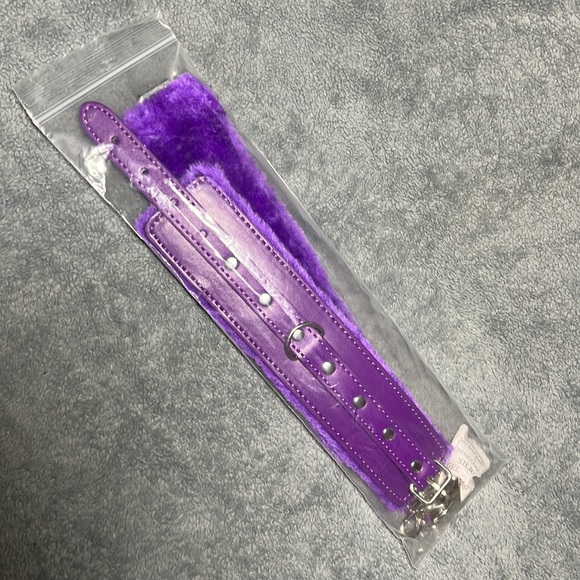 Sexy Handcuffs. Adjustable purple cuffs soft leather chain detachable 2” - Picture 4 of 4